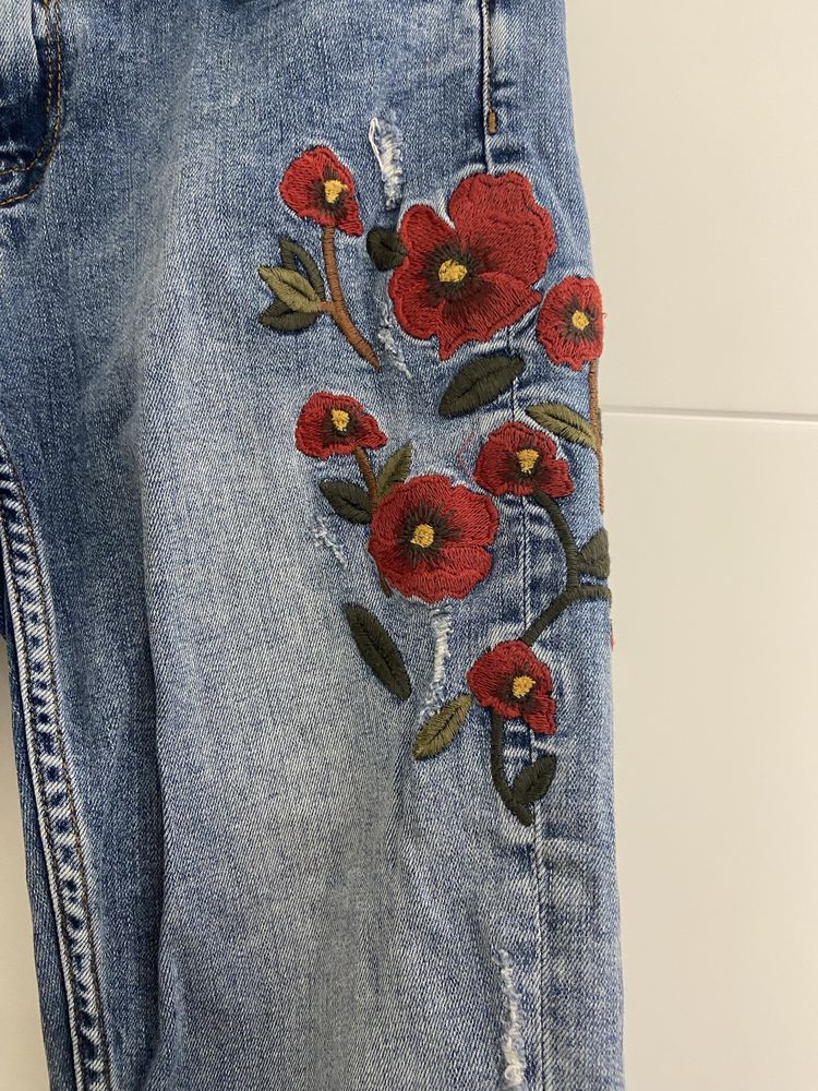 Jeans com flores - Zara