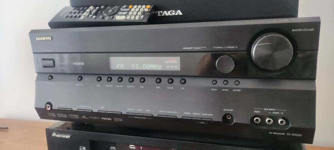 Amplituner firmy Onkyo model TXSR 606