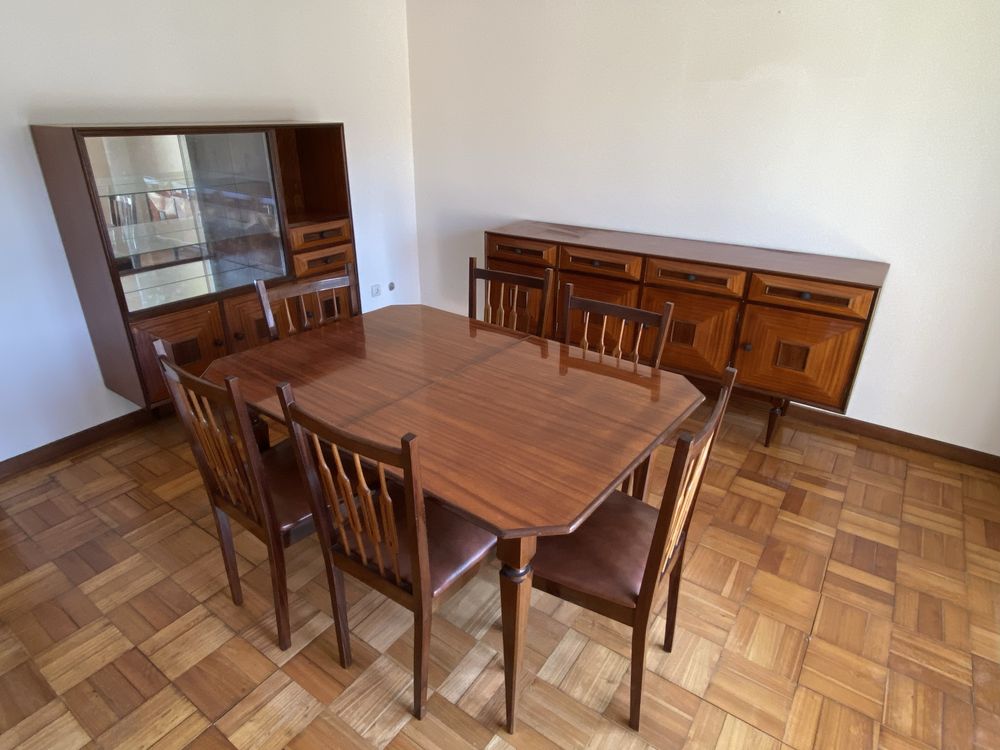 Mesa anos 70 sala