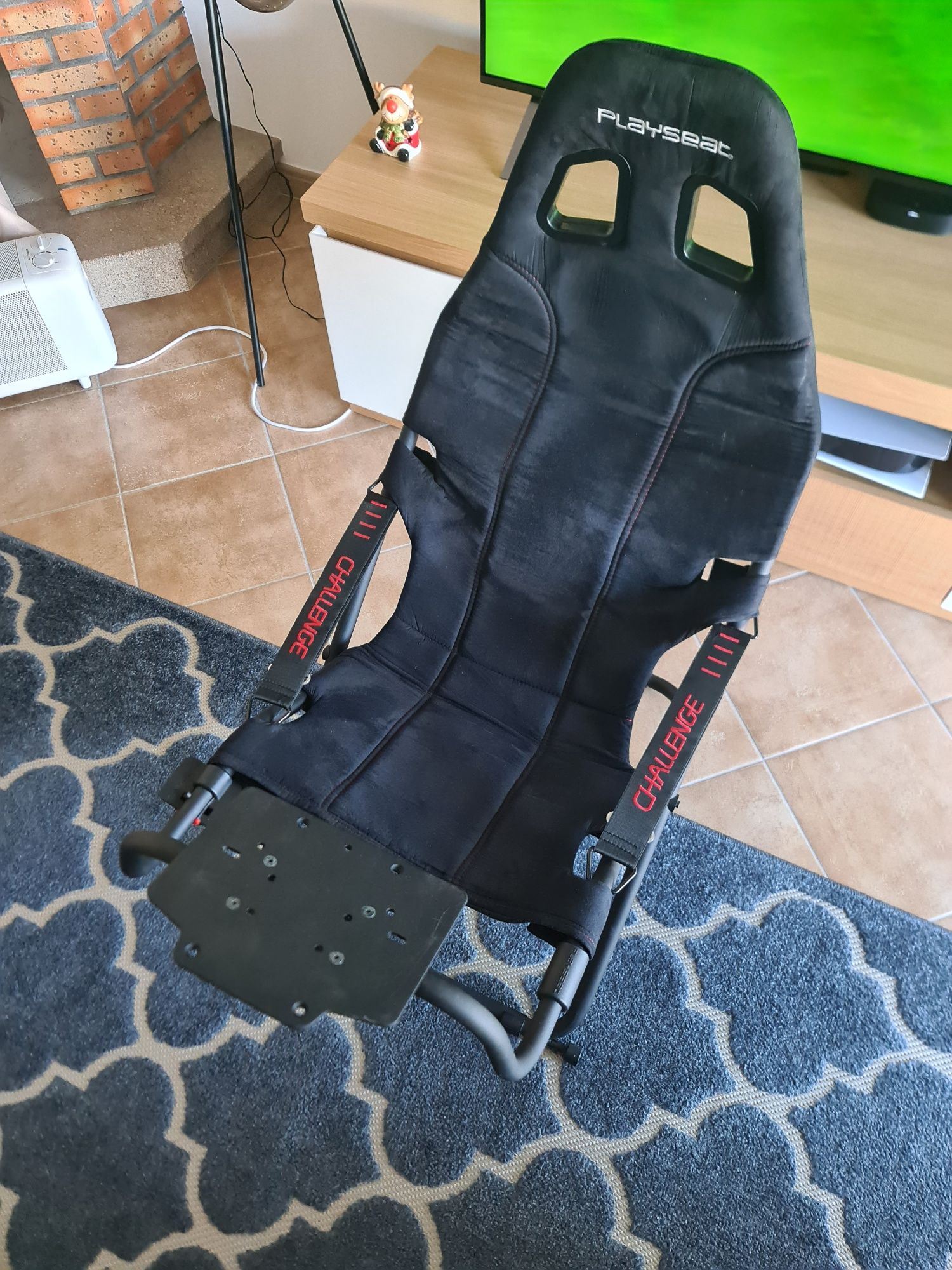 Cadeira Playseat + volante e pedais Logitech G29