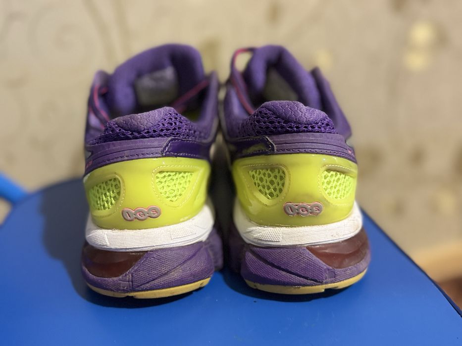 Жіночі кросівки для бігу ASICS GEL