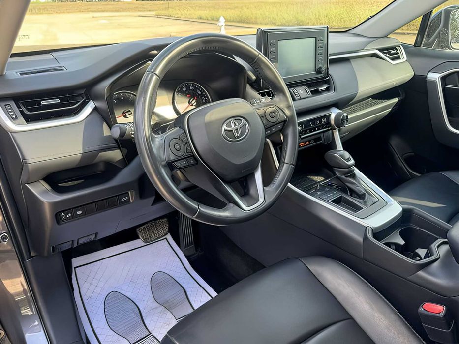 Toyota RAV4      2019