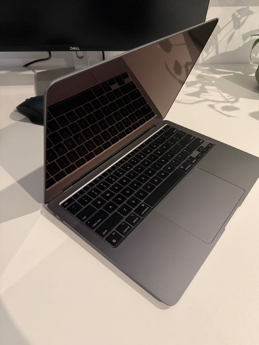 MacBook Air 13” 2020 – Space Gray – Retina, i3 / 8GB / 256GB SSD