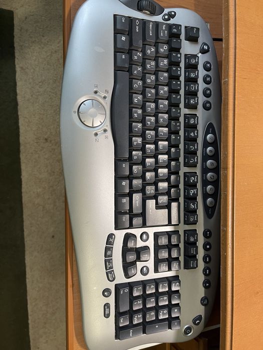 Продам компʼютер для навчання або роботи монітор мишка клавіатура