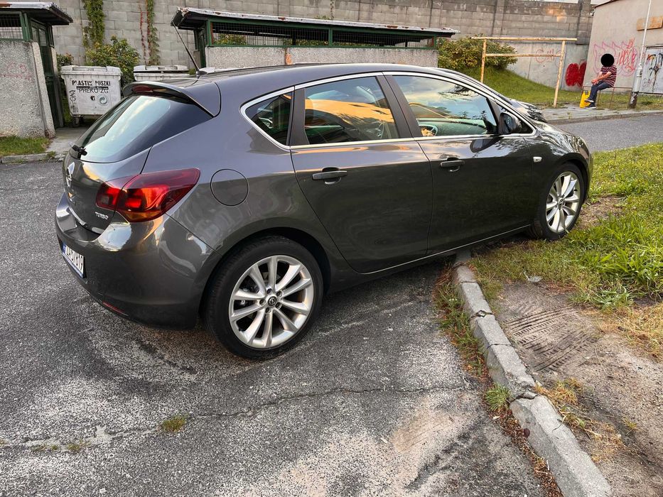 Opel Astra J 1.4 Turbo 140KM Sport z bagażnikiem rowerowym FlexFix