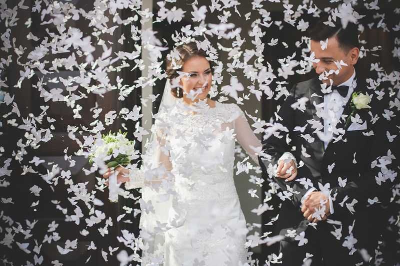 Tuba BIAŁE MOTYLKI strzelające konfetti 80cm 1szt wesele ślub komunia