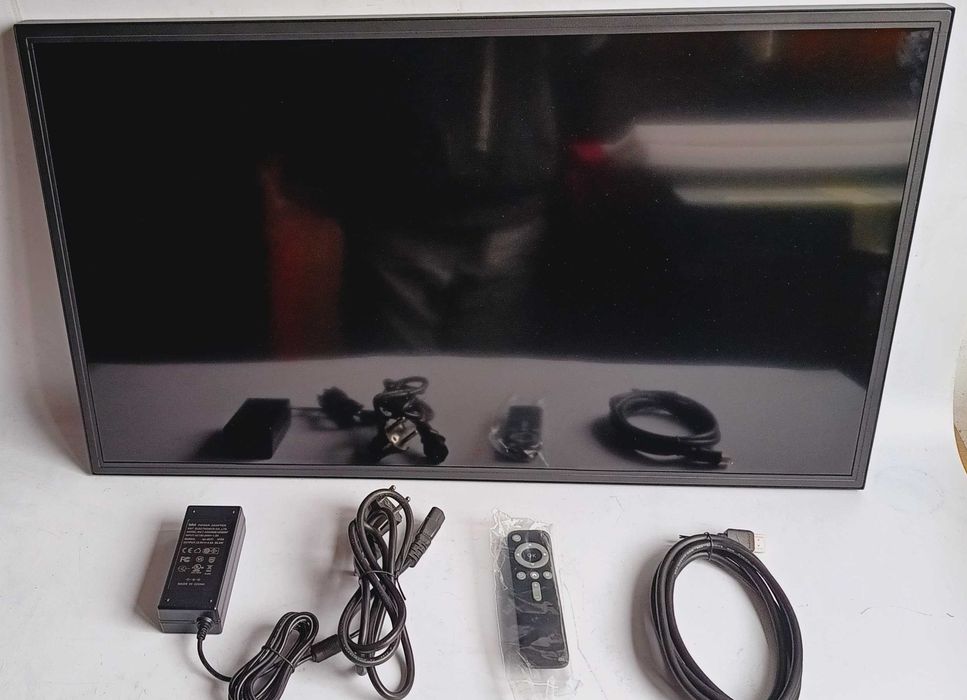 Monitor multimedialny LCD 32” 1920x1080p z pilotem wbudowane głośniki