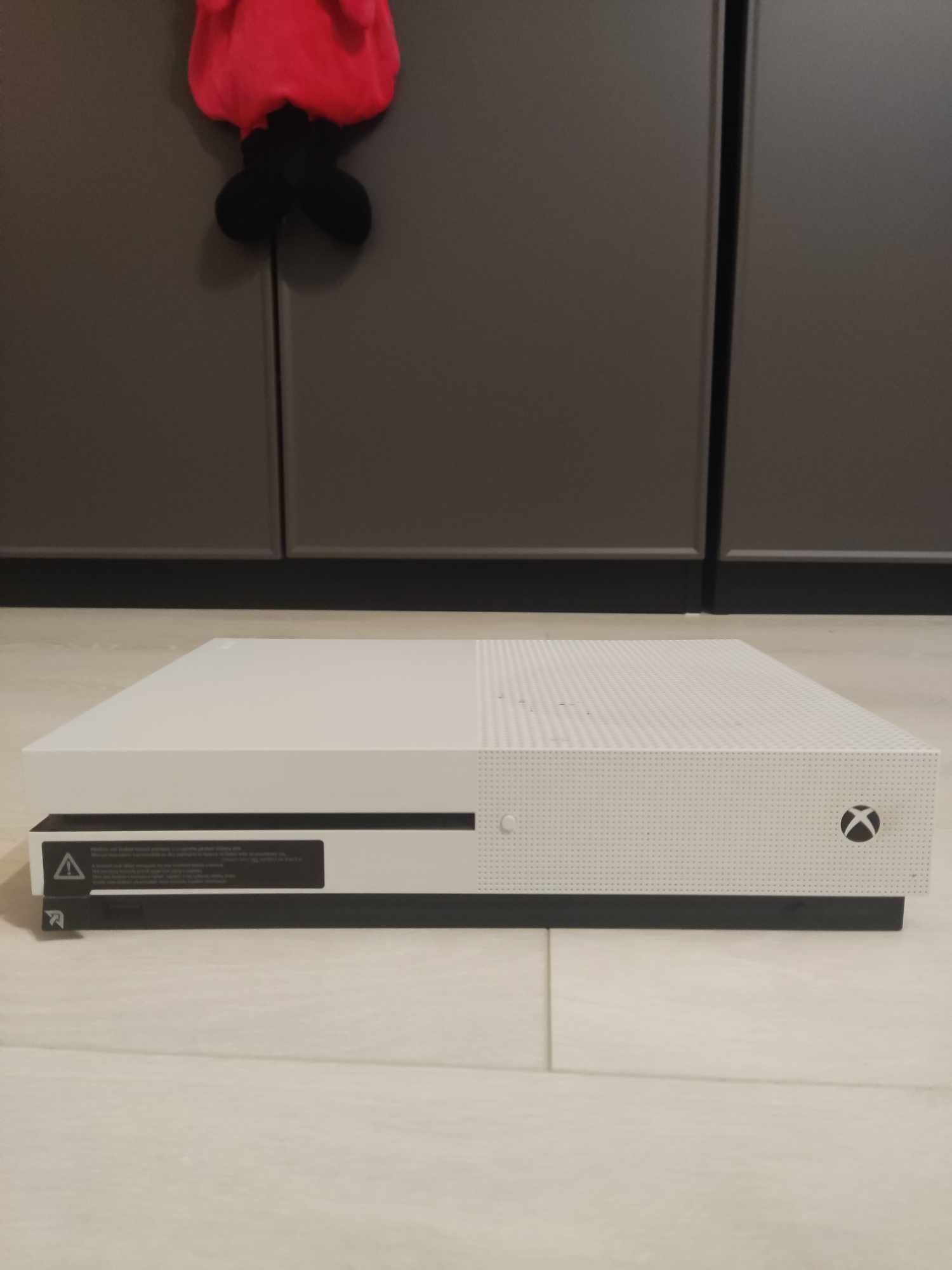 Xbox one , 8 gier , 2 pady