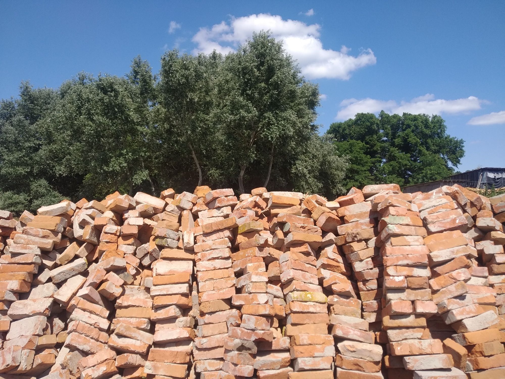 Продам,кирпич красный з доставкой.