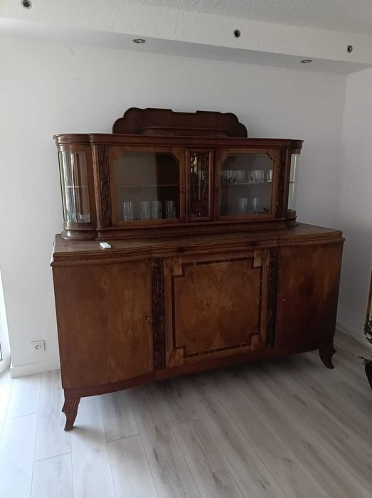 Piękny, antyczny kredens z litego drewna