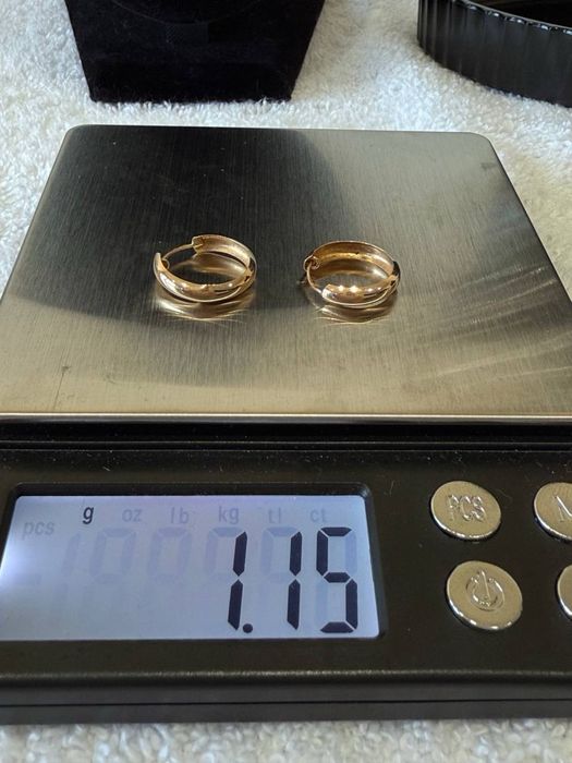 Złote kolczyki damskie 333 • 1 cm • Klasyczne, eleganckie