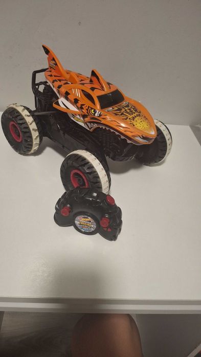 Monster Truck Hot Wheels Tiger Shark zdalnie sterowany