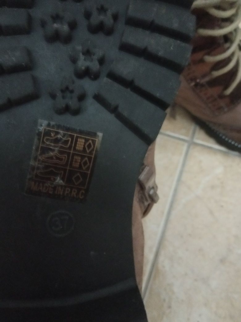 Botas em ótimo estado tam 37