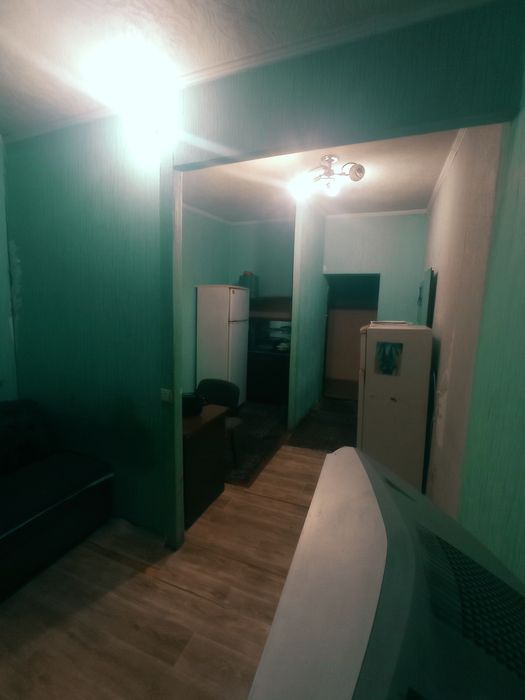 Продам МЕГА -дешевую гостинку метро Индустриальная 1-а минута