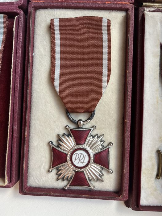 Krzyż zaslugi PRL złoty brązowy srebrny