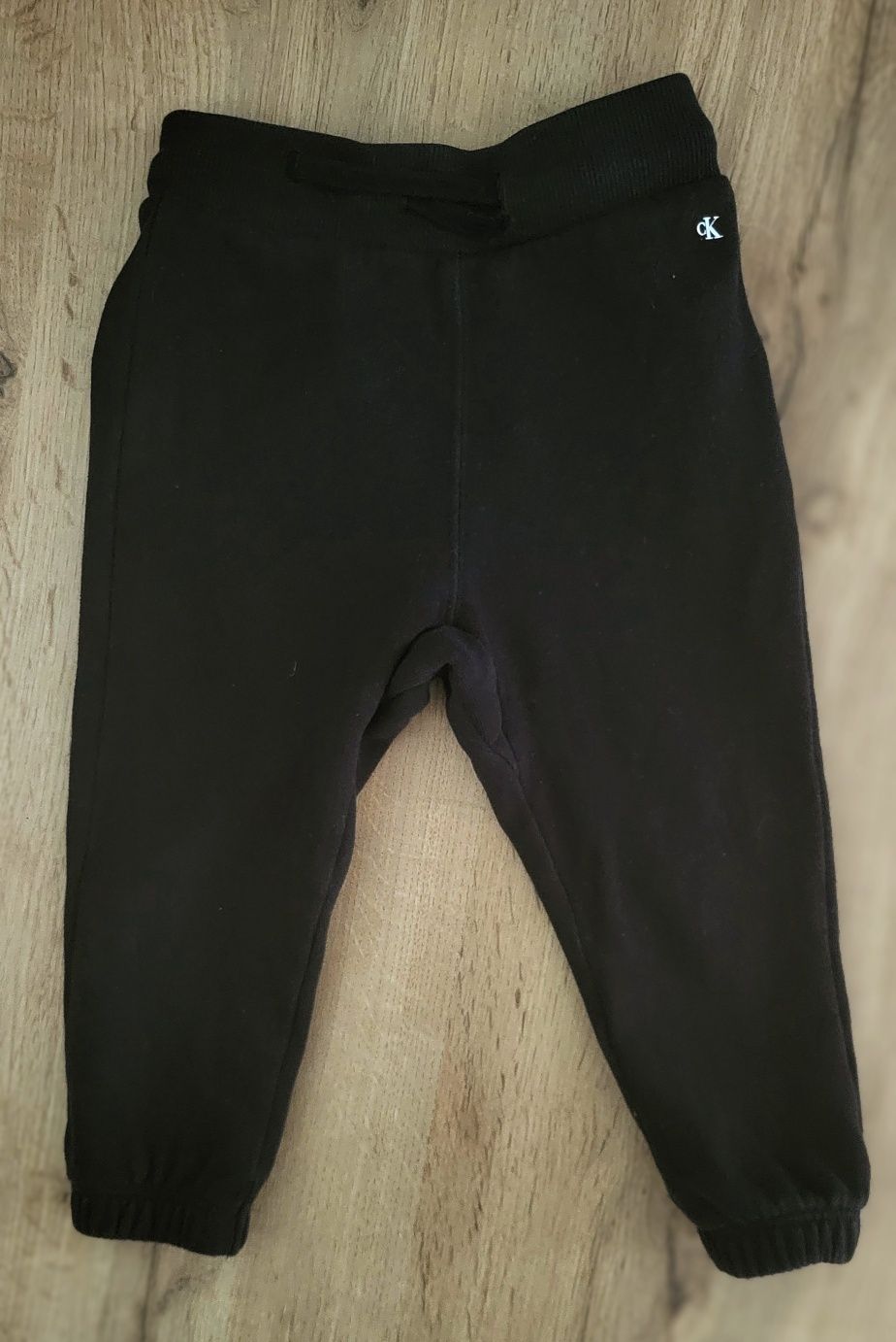 Dres dziecięcy Calvin Klein 9-12 mies.