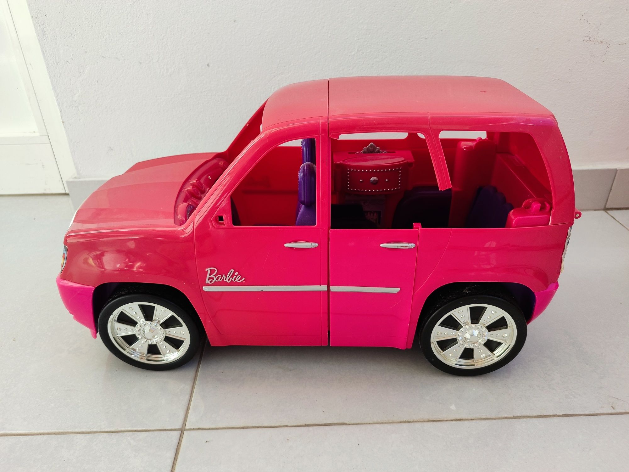 Carro da Barbie extendivel e descapotavel