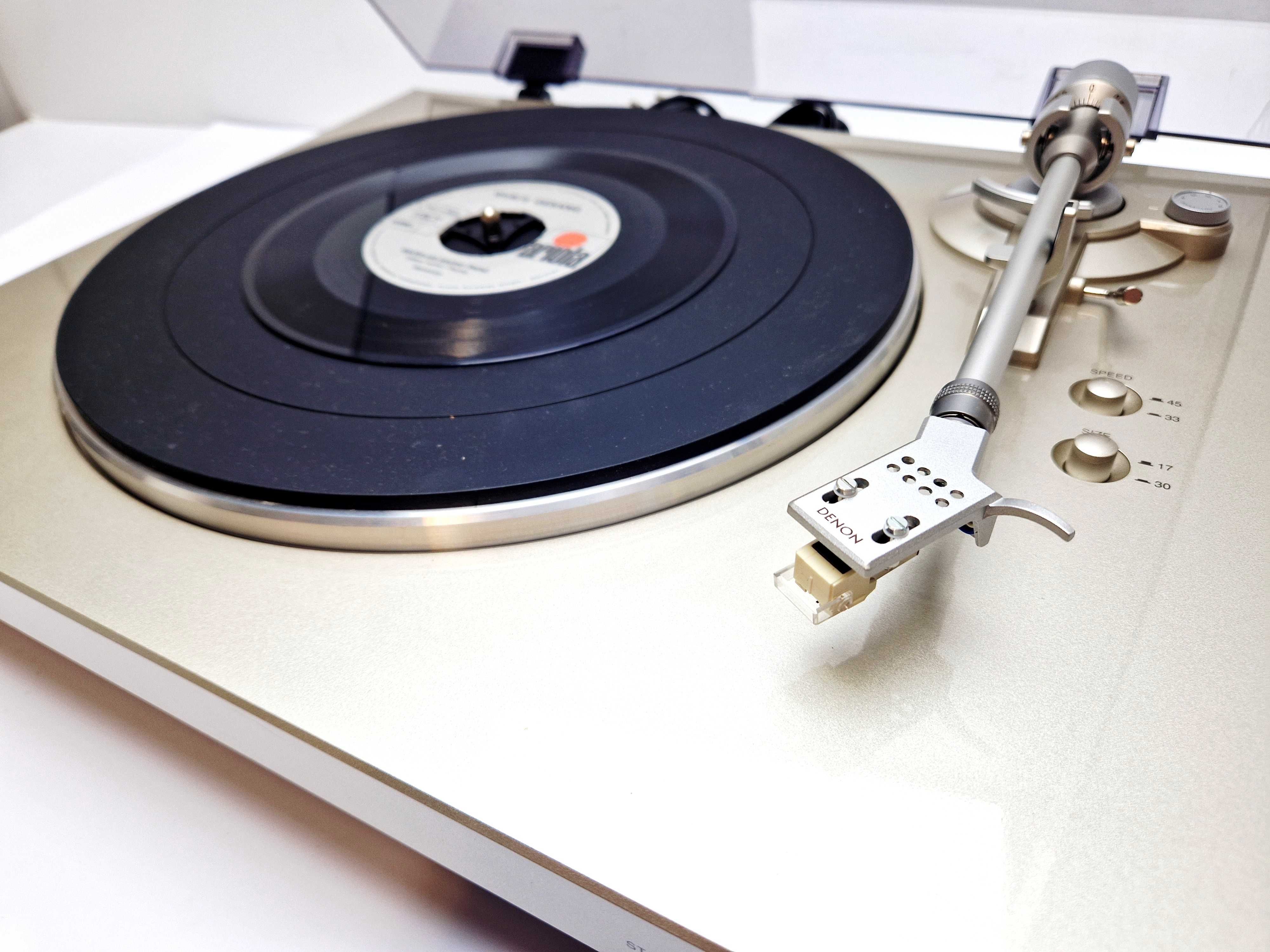 Gramofon DENON DP-300F srebrny