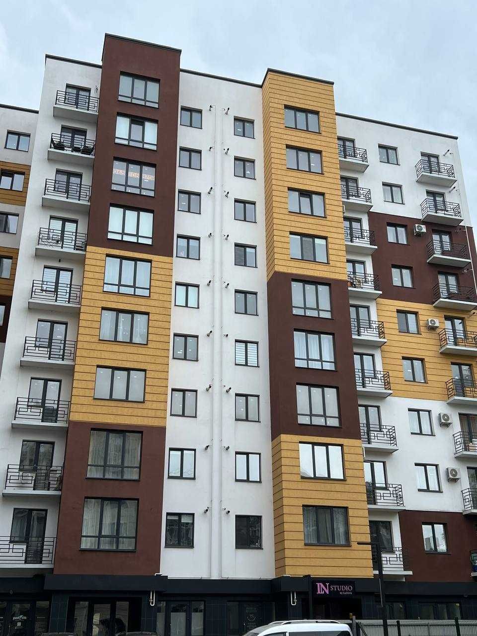 Продаж 2к квартири 68.4 кв. м, на вул. Залізнична