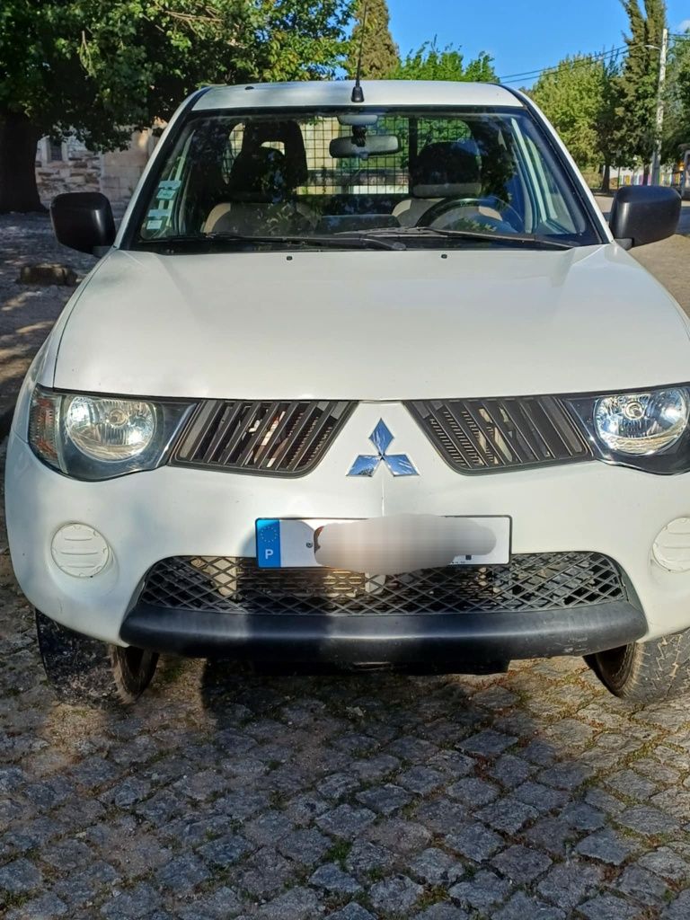 Vende-se Mitsubishi L200