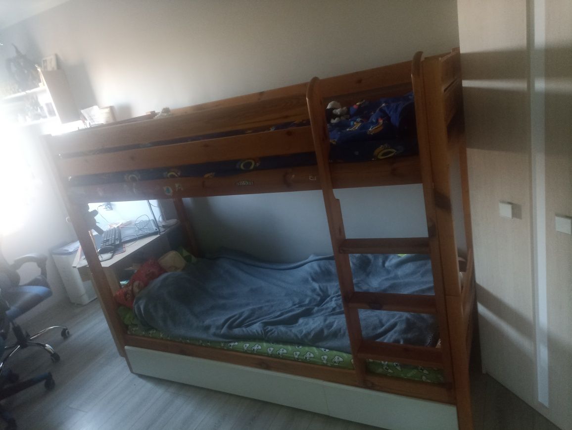 Łóżko piętrowe solidne