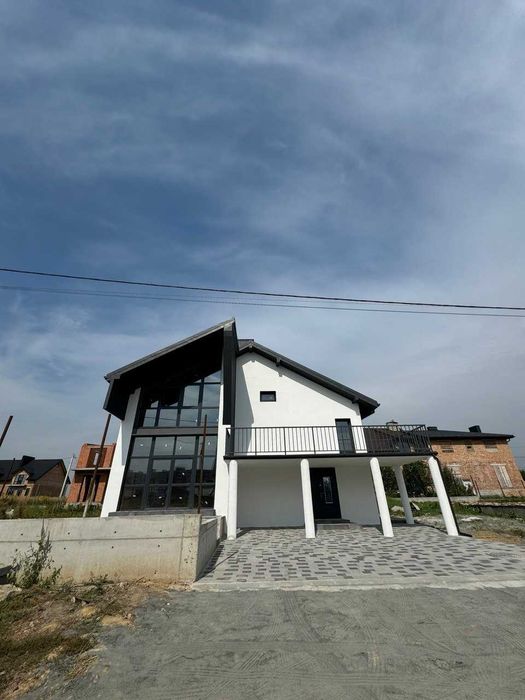 Продаж окремостоячого бидинку в Винниках