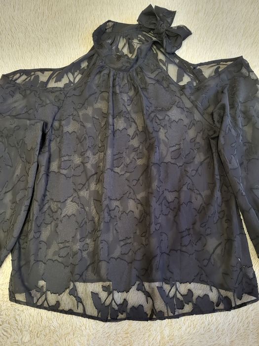 Нарядна блуза,MADE IN CHINA,розмір-52.Вишуканий фасон,б/у.Ціна-300 гр.
