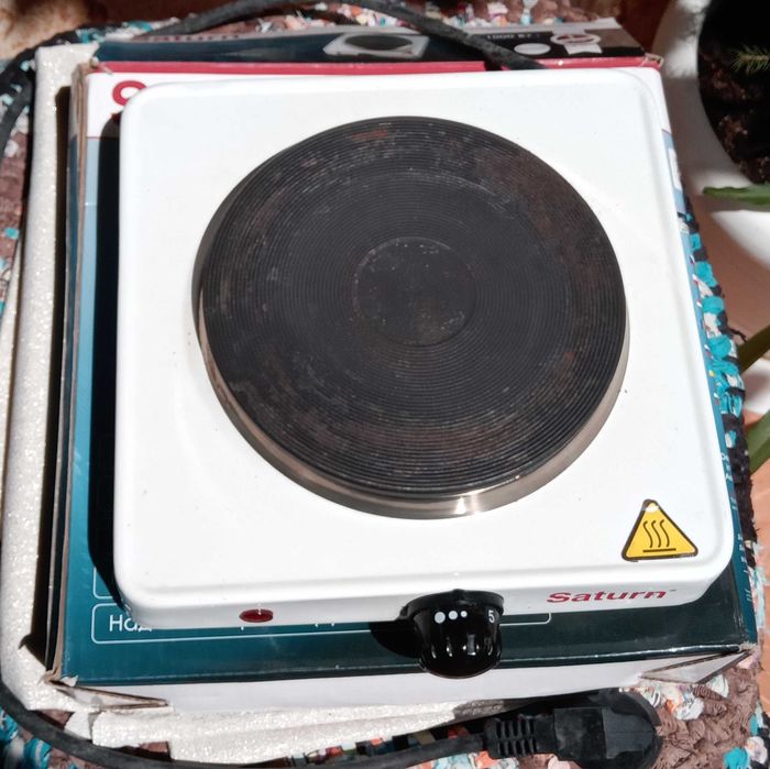 Електроплитка SATURN ST-EC0180 в роб.стані