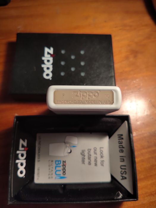 Isqueiro ZIPPO. Novo