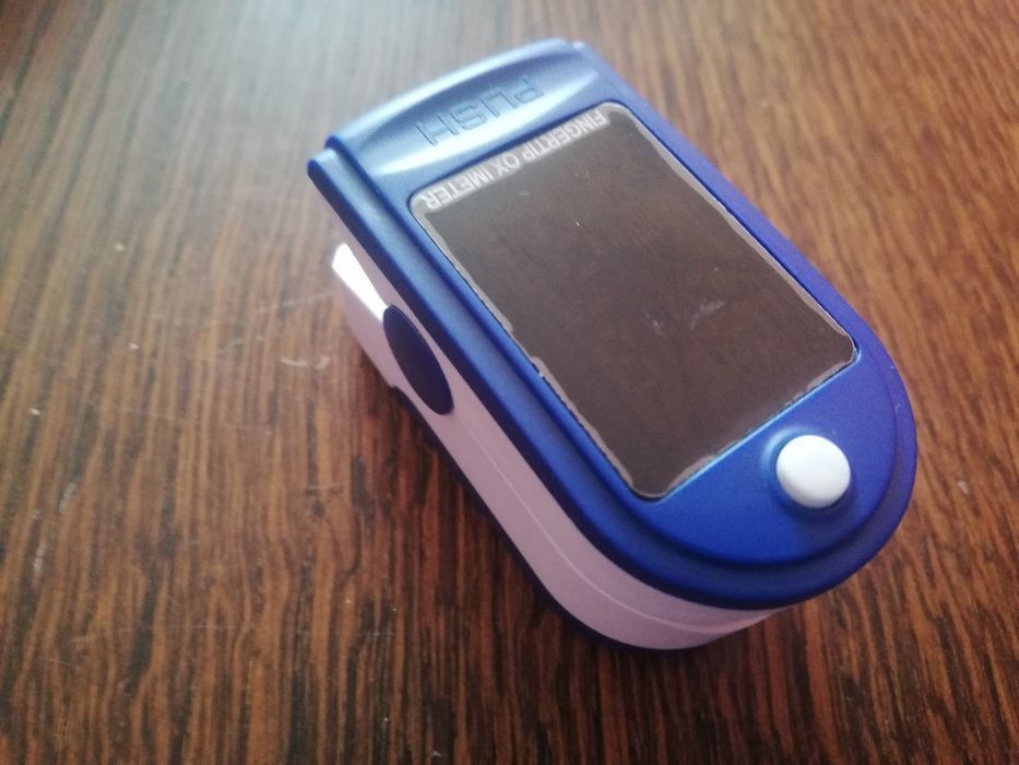 Pulsoksymetr napalcowy oximeter nowy pomiar tlenu pulsu saturacja