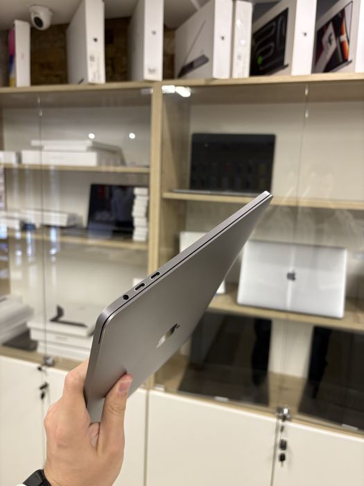 MacBook Pro 13” 2019 — Space Gray — i7 / 16GB / 512GB — Батарея: 100%