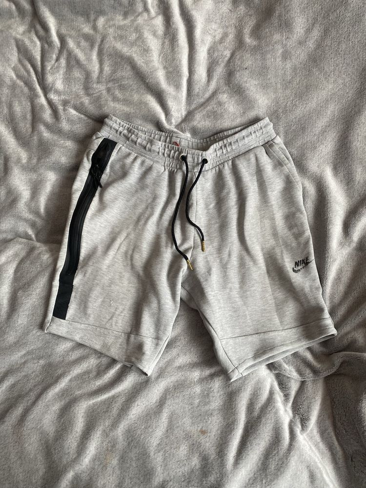 шорти nike tech fleece