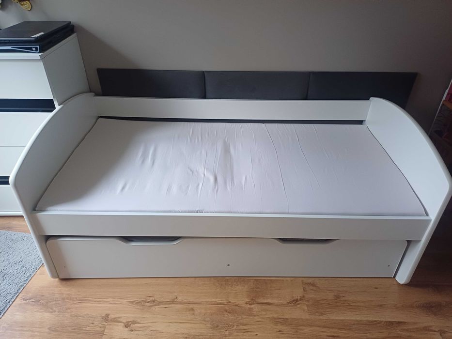 Łózko podwójne białe