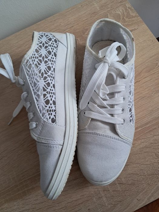 Trampki tenisówki białe z koronką 39
