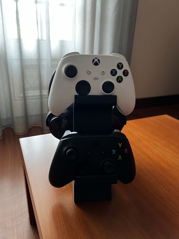 Suporte 3 em 1 para comandos Xbox/PlayStation + headset