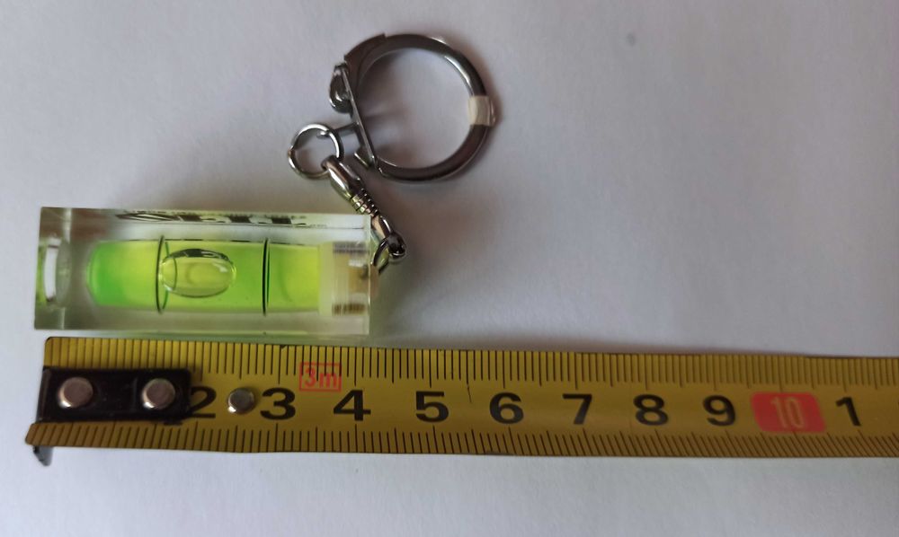 Brelok z mini poziomicą Nowy