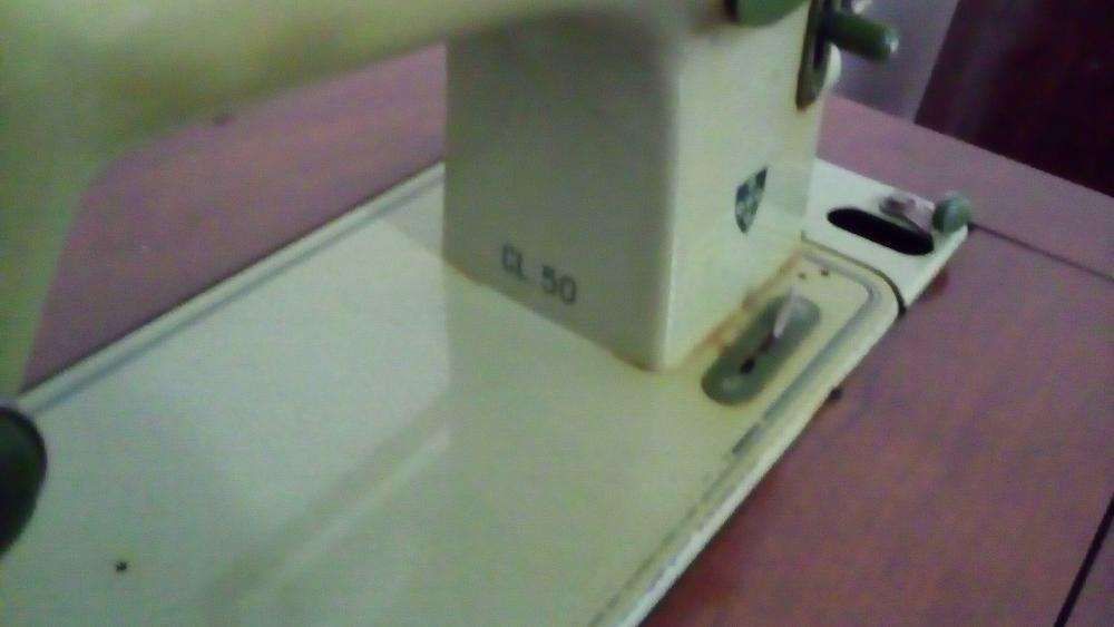 Maquina de Costura OLIVA CL 50 Como Nova