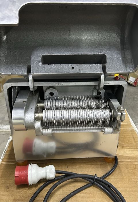 Тендерайзер для мʼяса ( розпушувач ) ADE.