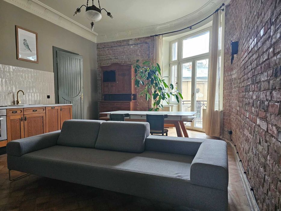 Centrum. Piękne secesyjne mieszkanie z balkonem