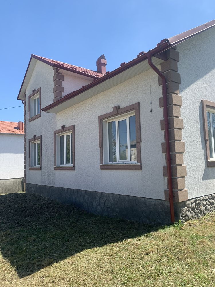 Продам будинок двох поверховий м.Кіцмань