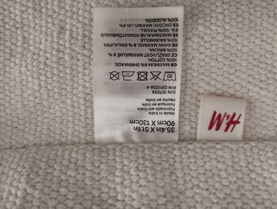 Tapete infantil H M motivo carros e estradas