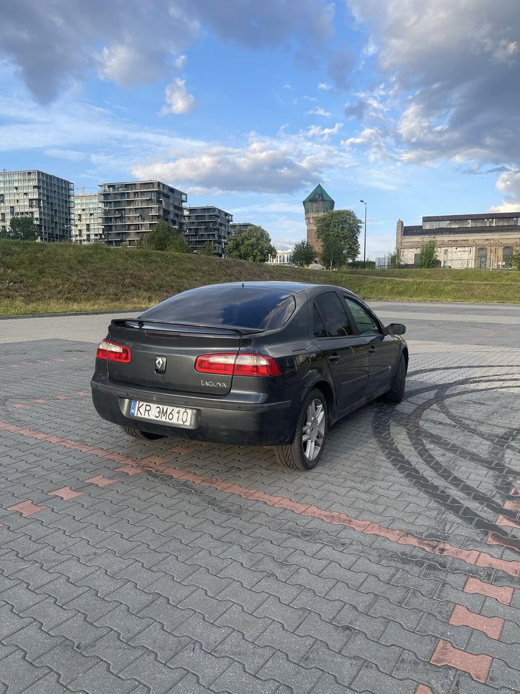 Reno Laguna II, 2,0 turbo, 2003 rok potrzebuje wkładu finansowego.