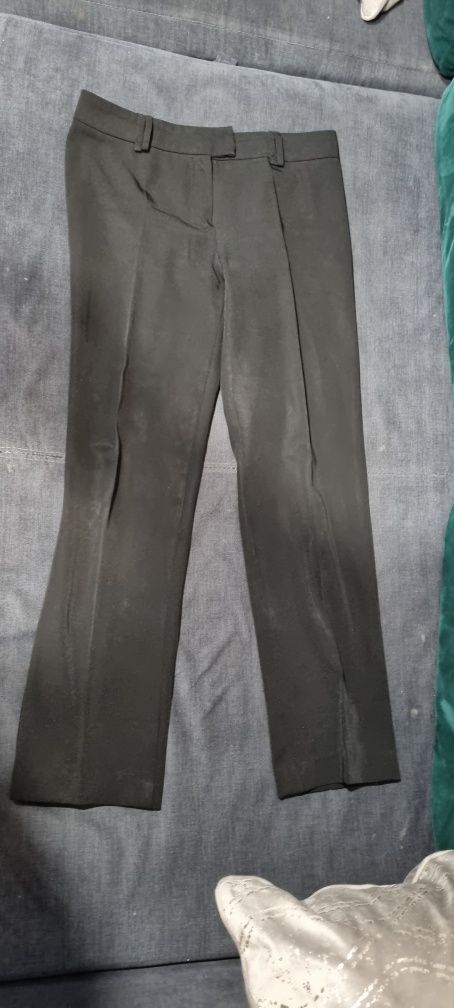 Czarne spodnie garniturowe cygaretki