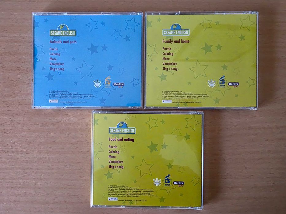 3 cassetes VHS e 3 CDs da coleção "Sesame English"