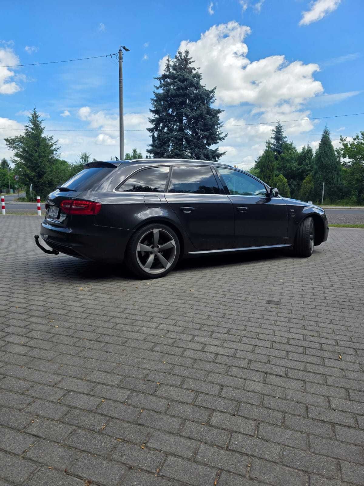 Audi A4 B8 2.0 TDi Webasto, Panorama, S Line, Keyless-Go