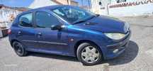Carro Peugeot 206 bom estado.