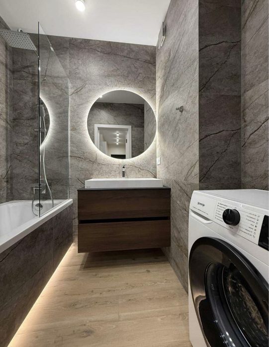 Свіжа сучасна новобудова центральна частина міста