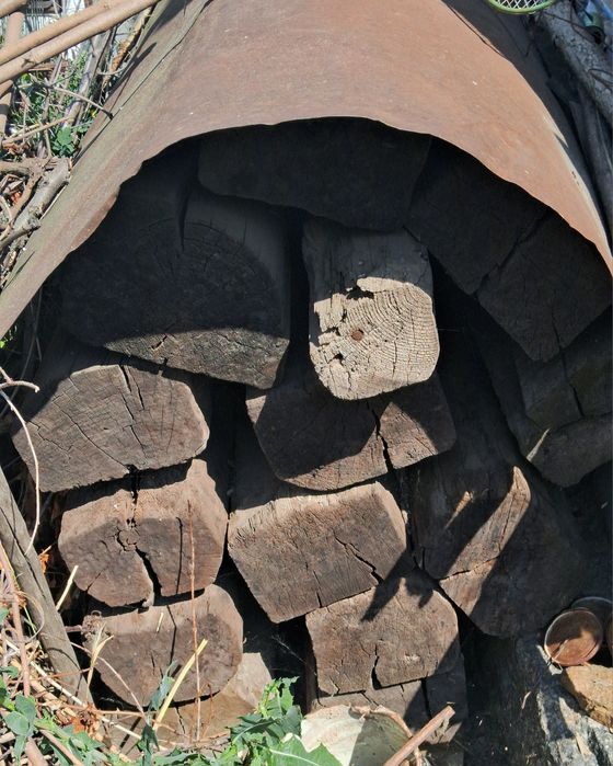 Шпали будівельні 8 шт, довжиною 3 м, самовивіз. Ціна вказана за 1 шт.