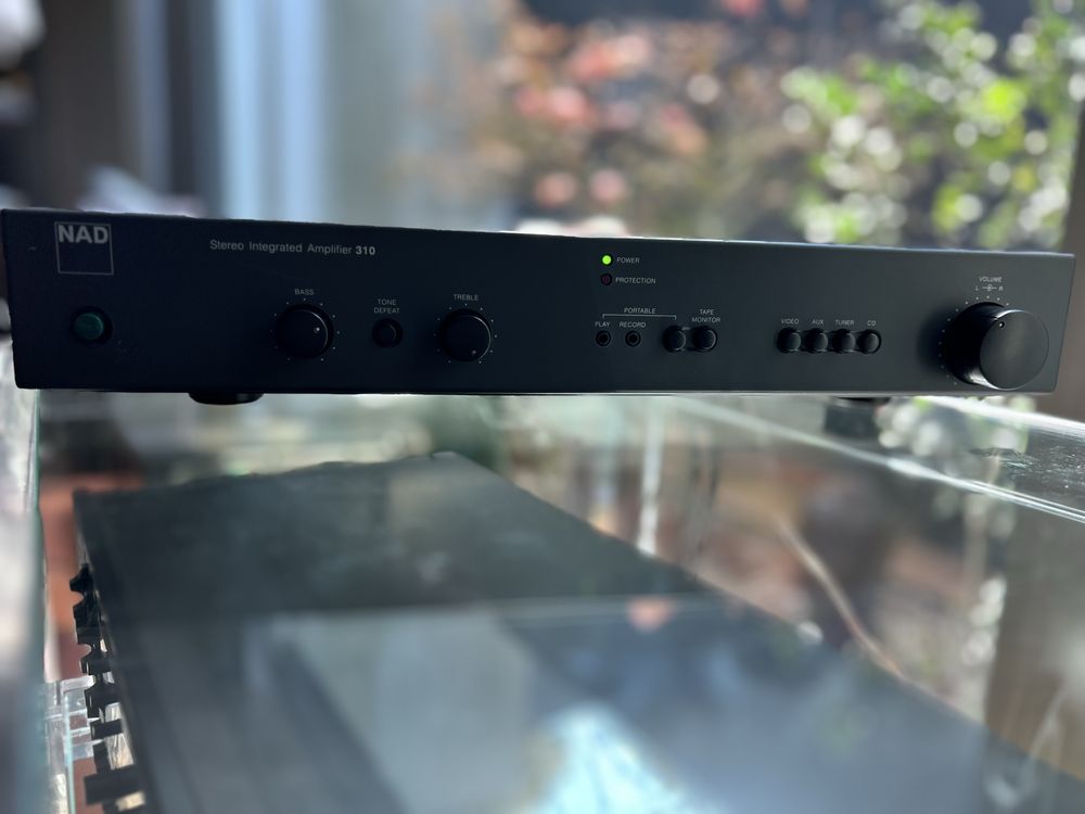 Amplificador NAD 310, excelente estado