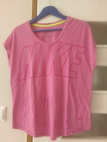 Różowy T-shirt Nike
